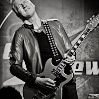 Eliot Lewis at the 443 Social Club